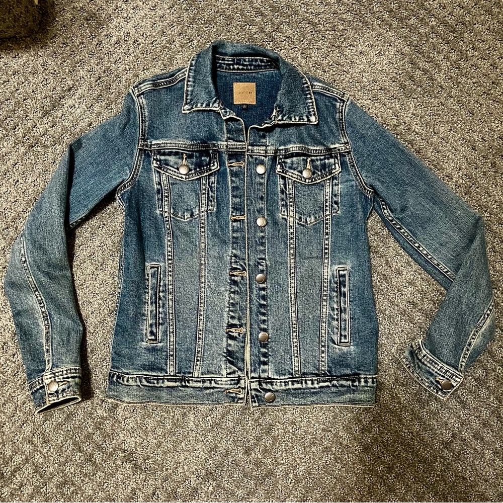 Joe’s Jeans Classic Blue Denim Jacket Trucker Minimalist Casual Capsule Wardrobe